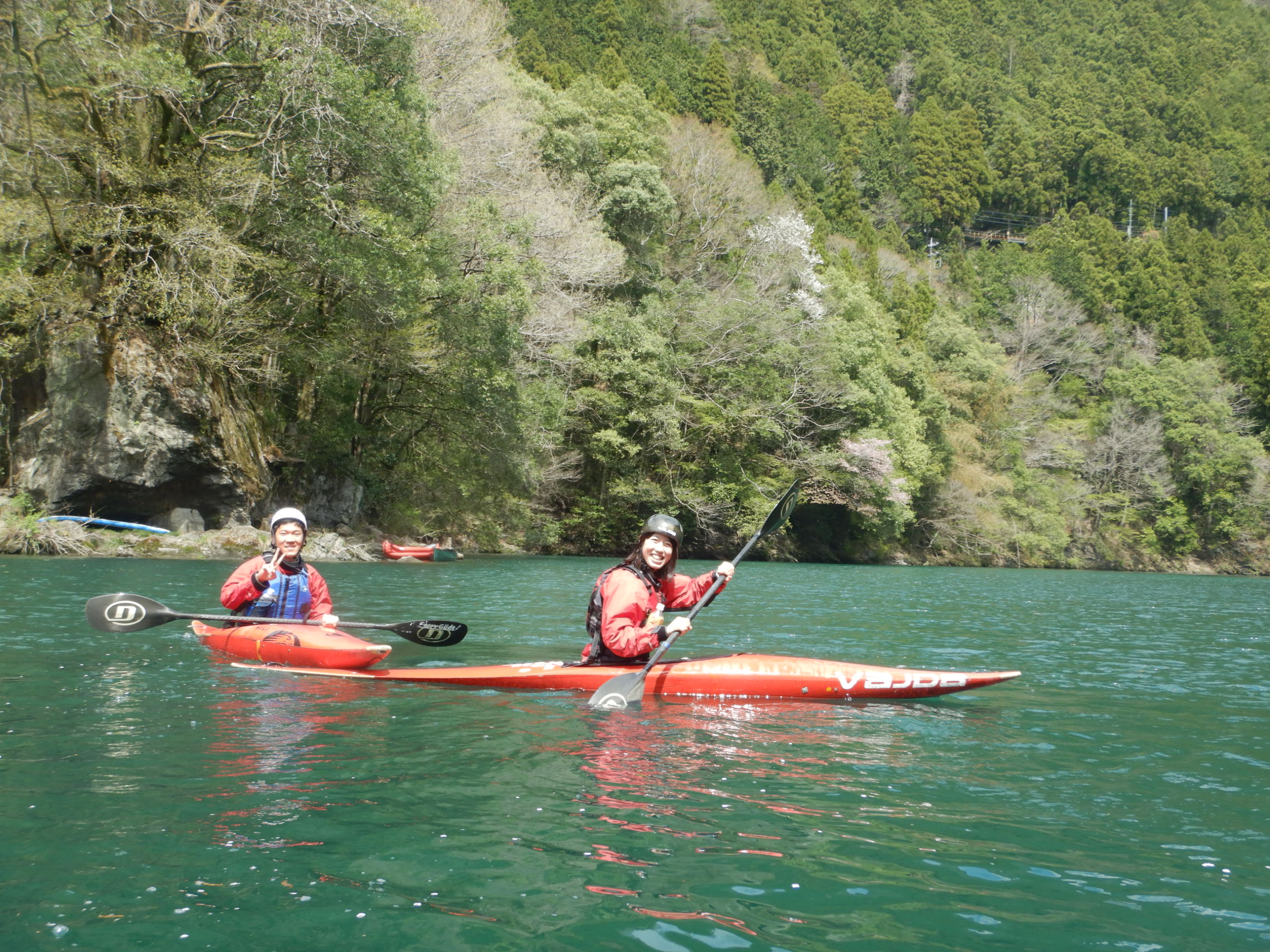 スラローム艇でカヤック体験 | 東京 奥多摩にあるカヤックスクール